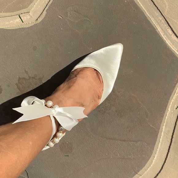 Beautiful champagne or cream color heels. - Picture 11 of 11